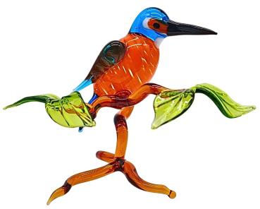 kleiner Eisvogel auf Ast, stehend